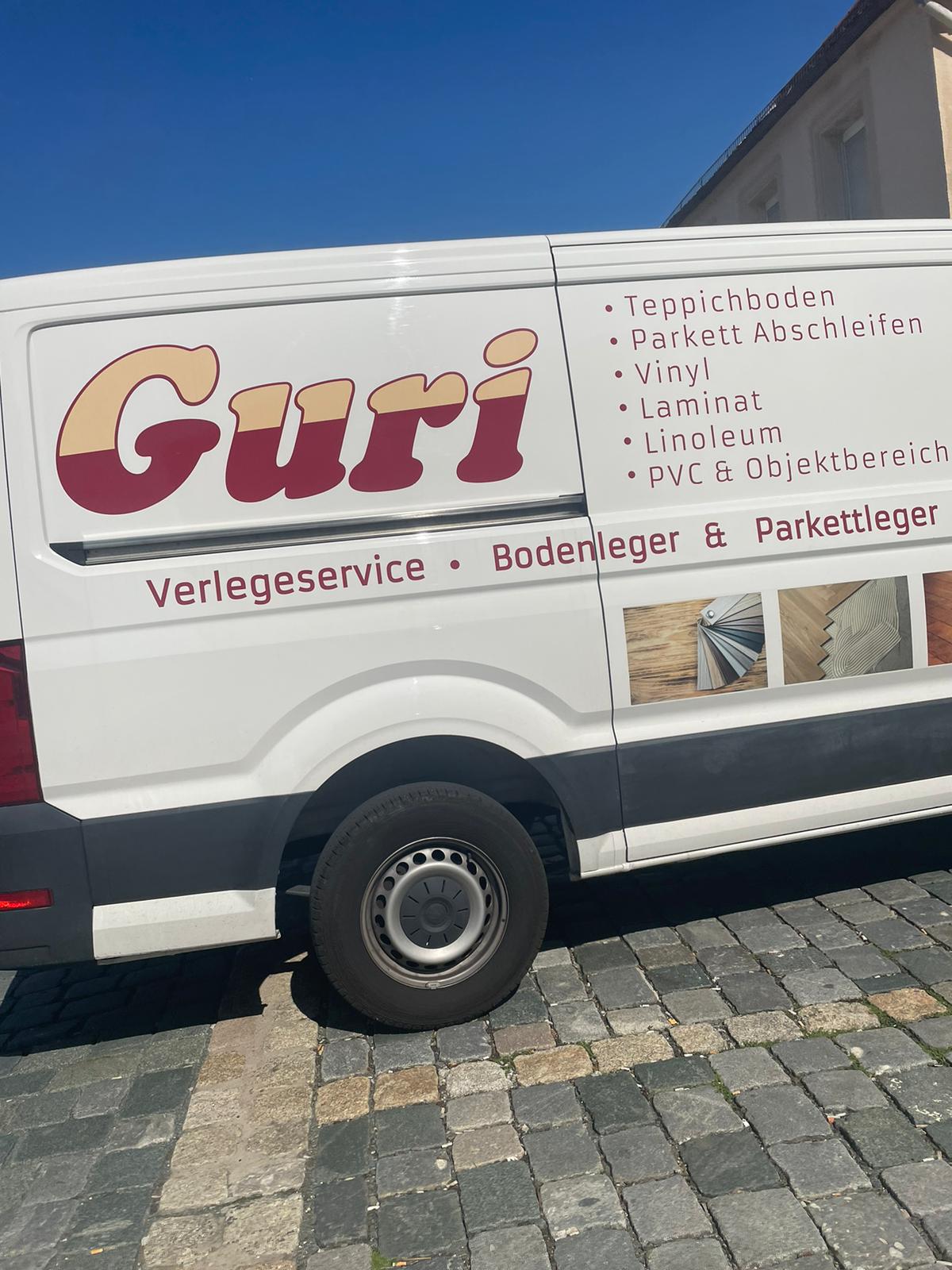 Firmenfahrzeug von Guri Verlegeservice mit Leistungsübersicht