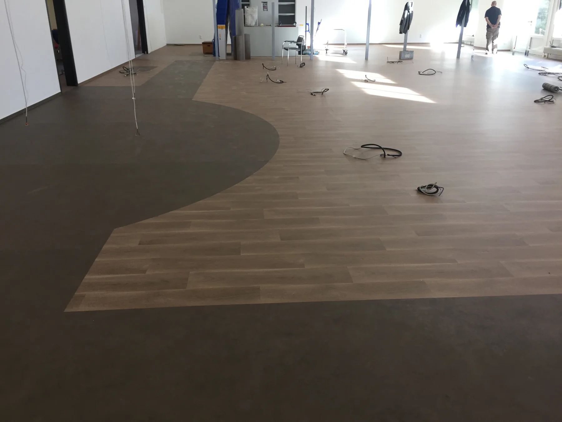 Bodenfläche mit kombiniertem Belagsdesign im Objektbereich